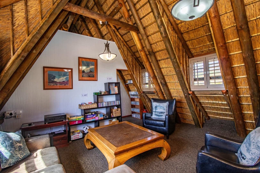 5 Bedroom Property for Sale in Stilbaai Wes Western Cape